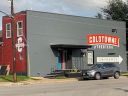 Cool Eastside Indoor and Outdoor Space with Private Parking. - Image 4