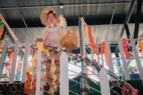 Sunny Plant Filled Dumbo Restored Warehouse //  Perfect for Photo shoots/Dinner Parties/Events - Image 11