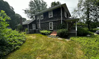 East Hampton Fringe Commercial in Heart of Business District - Image 5