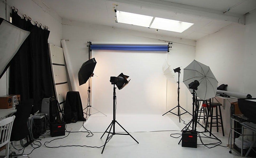 Photography Studio and Artistic Workshop Space in Pantin