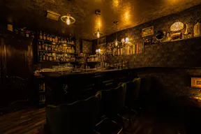 Retour dans le temps dans un magnifique Bar priv� - Image 0
