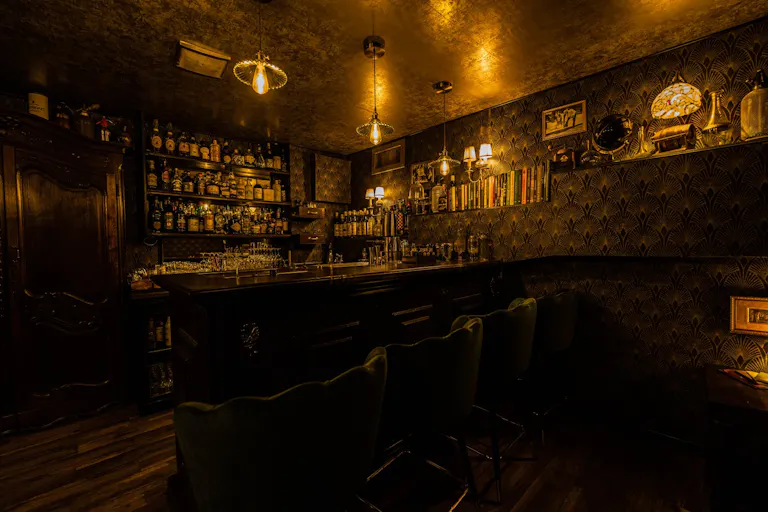 Retour dans le temps dans un magnifique Bar priv� - Image 0