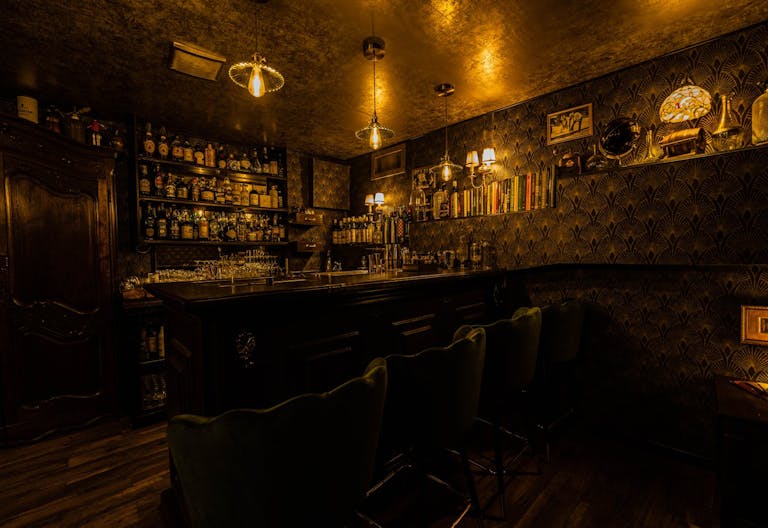 Retour dans le temps dans un magnifique Bar priv� - Image 0