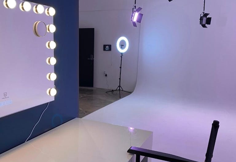 Studio 1 + Private Parking Lot - Image 4