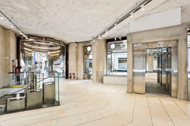 Amazing Award Winning Showroom - Image 4