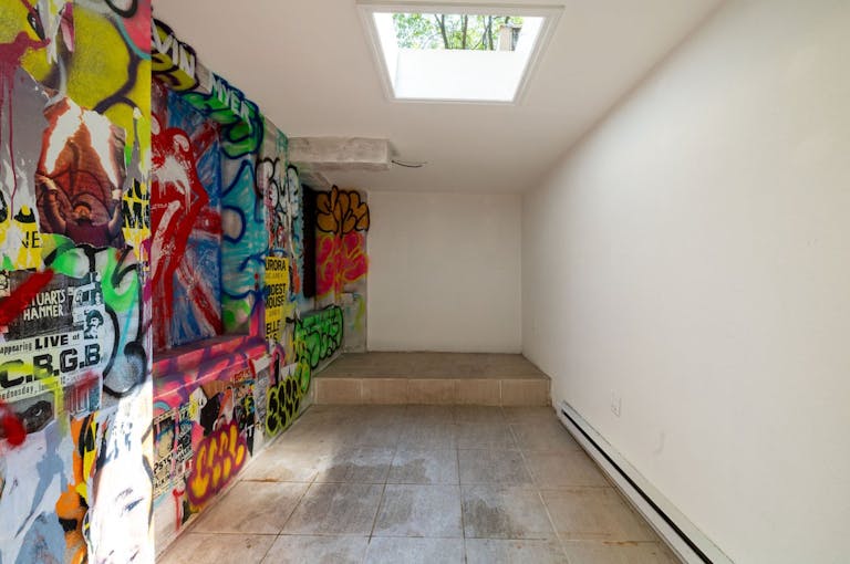 Versatile Creative Hub: Uncover Potential in this UWS Gem - Image 2