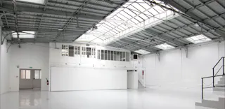 Amazing Showroom in Arty Le Marais - Image 3