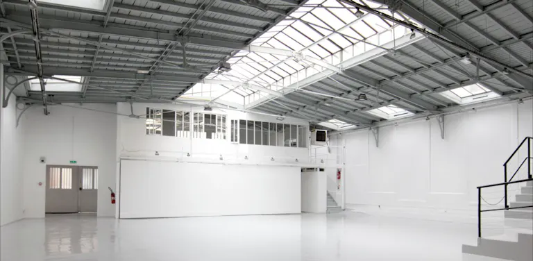 Amazing Showroom in Arty Le Marais - Image 3