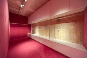 GALLERY STORE MITTE NEXT TO SUPREME NYC - Image 4