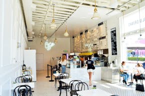Charming Paris & NYC style cafe - Image 0