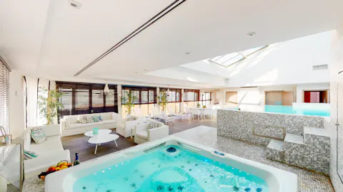 Hôtel particulier avec piscine à Cannes - Image 0