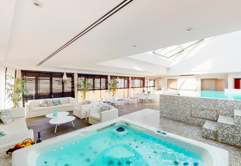 H�tel particulier avec piscine � Cannes - Image 0