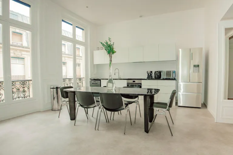 Sublime appartement haussmanien au coeur du 8�me arrondissement - Image 2