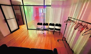 Entire Floor in SOHO with 2 extra rooms! - Image 24