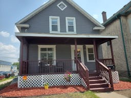 Charming 3 Bedroom Home, Close to U of M/Downtown/Dinkytown ~ Great Deck!! - Image 0
