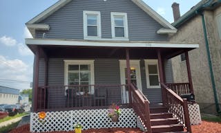 Charming 3 Bedroom Home, Close to U of M/Downtown/Dinkytown ~ Great Deck!! - Image 0