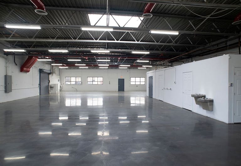 Versatile industrial property - perfect for your business needs - Image 0