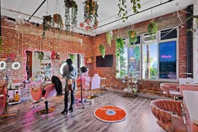 Cute n Unique Arts District Hair Salon / Booth Rental / Hairstylists, MUA, Lashes, Nail Techs - Image 5