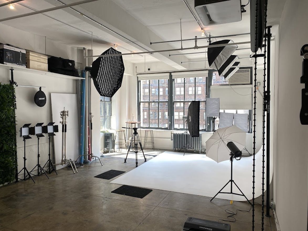 Urban Photo Studio in NYC - Image 0