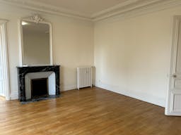 Apartment Showroom in Saint-Germain - Image 15