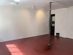 Beautiful pop up space in the heart of the Marais - Image 2