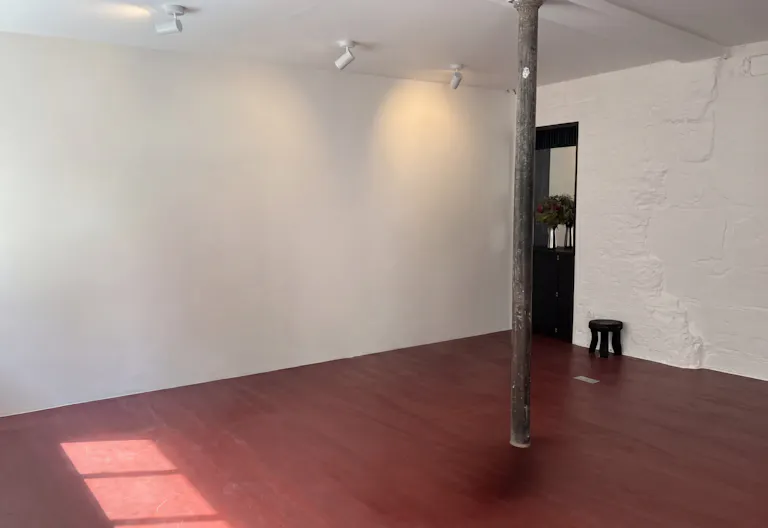 Beautiful pop up space in the heart of the Marais - Image 2