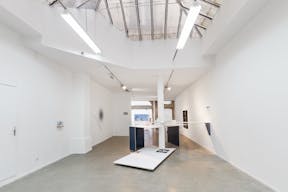 Bright Le Marais Gallery Space - Image 2