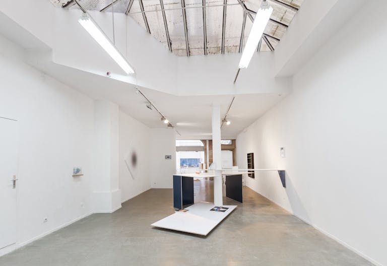 Bright Le Marais Gallery Space - Image 2