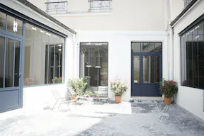 Unique Showroom in Paris 10th - Image 3