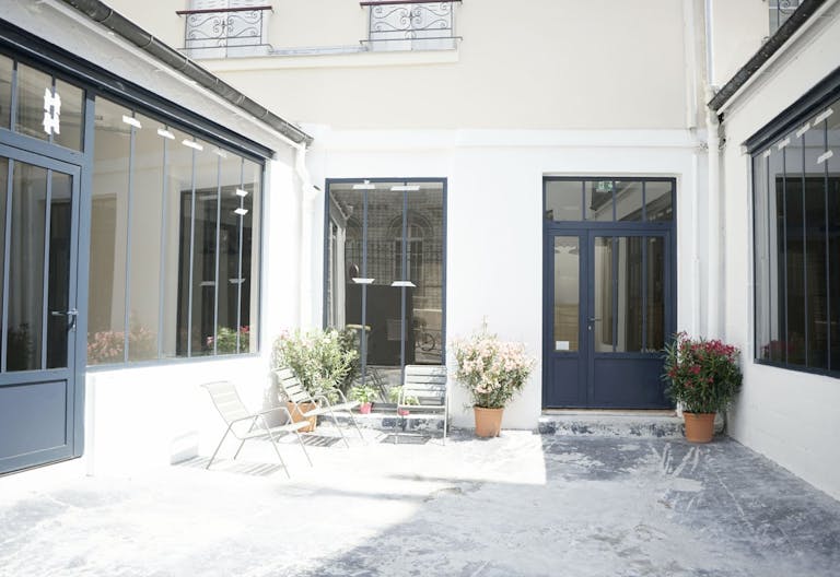 Unique Showroom in Paris 10th - Image 3