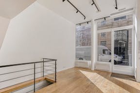 Luminous pop up store in Etienne Marcel (close to the Marais) - Image 8