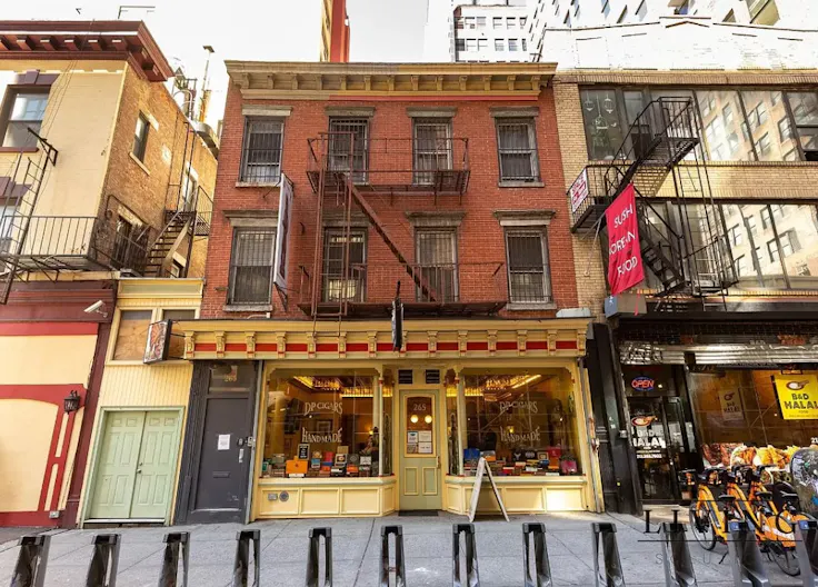 Elegant Midtown South Pop-Up Retail Space: A Blend of History and Versatility - Image 2