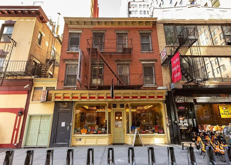 Elegant Midtown South Pop-Up Retail Space: A Blend of History and Versatility - Image 2