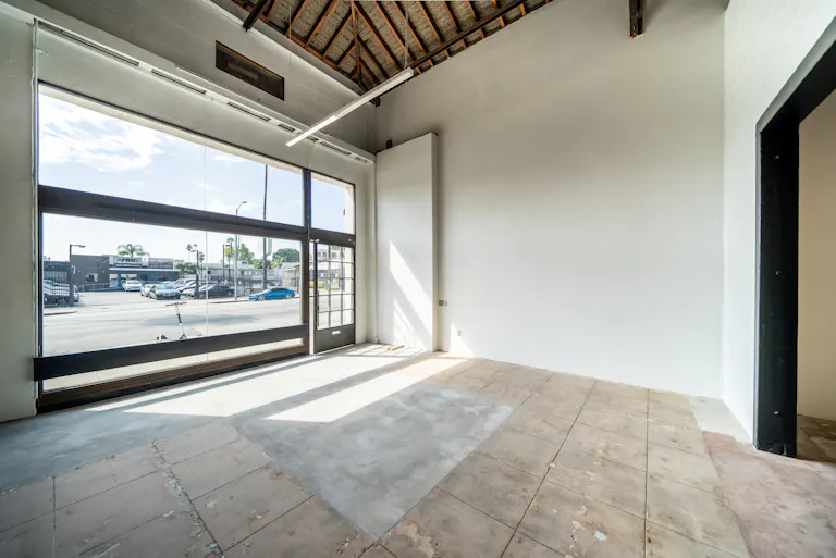 Stunning Retail Space on Iconic Sunset Boulevard - Image 4