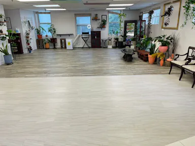 Charming, Spacious, Bright Studio - Image 0