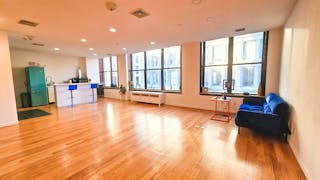 Entire Floor in SOHO with 2 extra rooms! - Image 31
