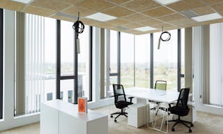 Etage spacieux de bureaux et terrasse privative - Image 2