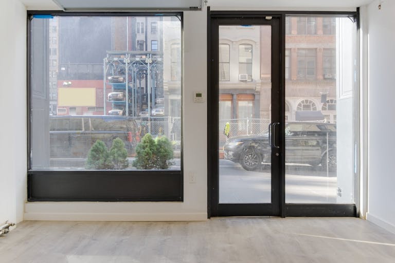 Beautiful White Box in Tribeca - Image 3