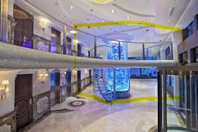 Gorgeous Corner Storefront in Flatiron - Image 4