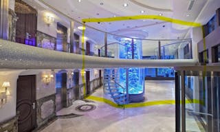 Gorgeous Corner Storefront in Flatiron - Image 4