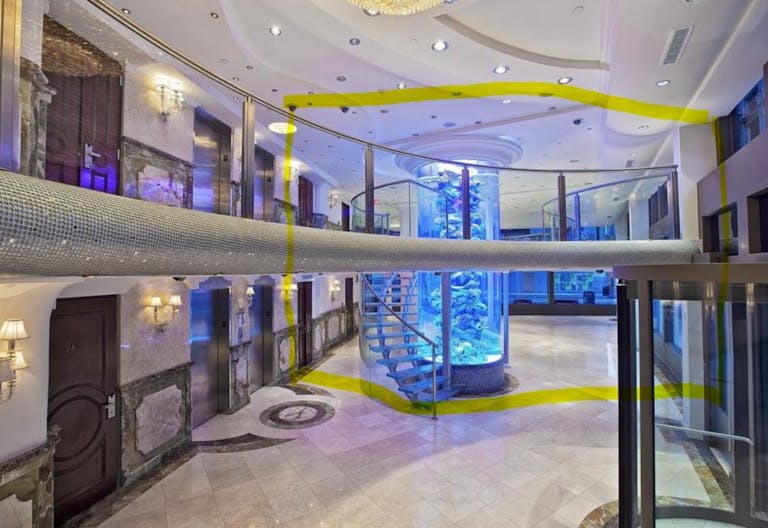 Gorgeous Corner Storefront in Flatiron - Image 4