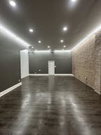 Pilsen commercial space - perfect for pop-up store/art gallery/ private sale - Image 11