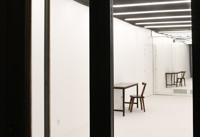 550 SqFt space on rue Saint-Martin (Haut Marais / Montorgueil / Beaubourg / Pompidou) - Image 2