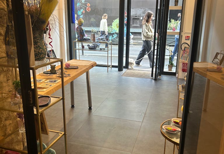 Un espace pop-up parfait dans une jolie rue commerçante - Image 0