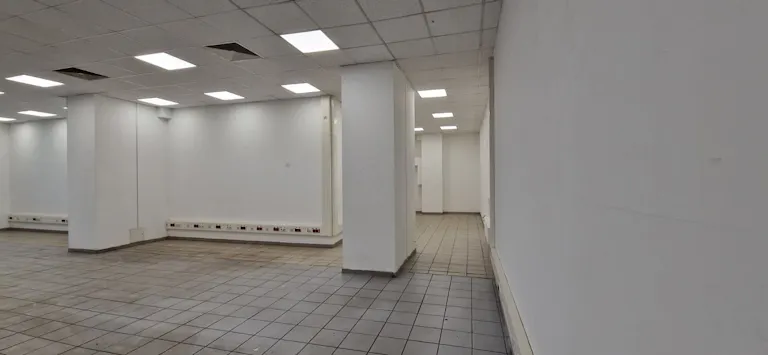 Prime retail space in Alexanderplatz - Image 1