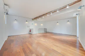 Corner Boutique on Rue de Turenne - Image 10