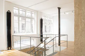 Large Fashion Showroom Rue des Minimes - Image 3