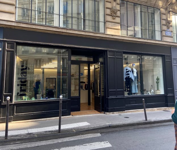 Beautiful Pop Up Boutique on Rue Papillon - Image 0