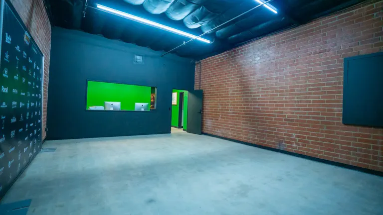 Exposed Brick Room for Photo shoot, Gallery space or Podcast - Image 1