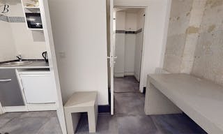 Central Paris Showroom next to Louis Vuitton HQ near Marais - Image 9